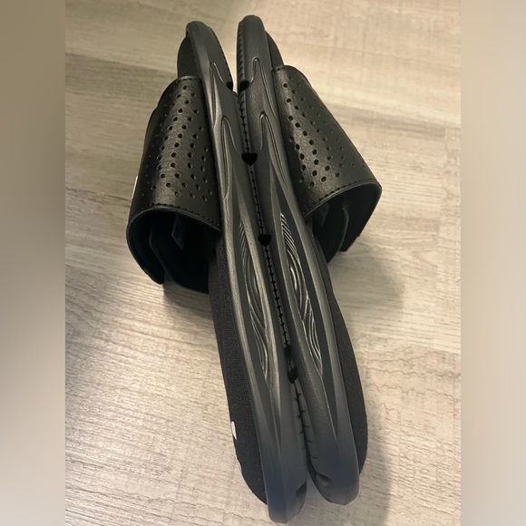 NWOT UNDER ARMOUR Cushioned Slides Sz: Mens (7) Women’s (8) - Picture 3 of 14